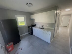 Building Photo - 128 Mann Ave