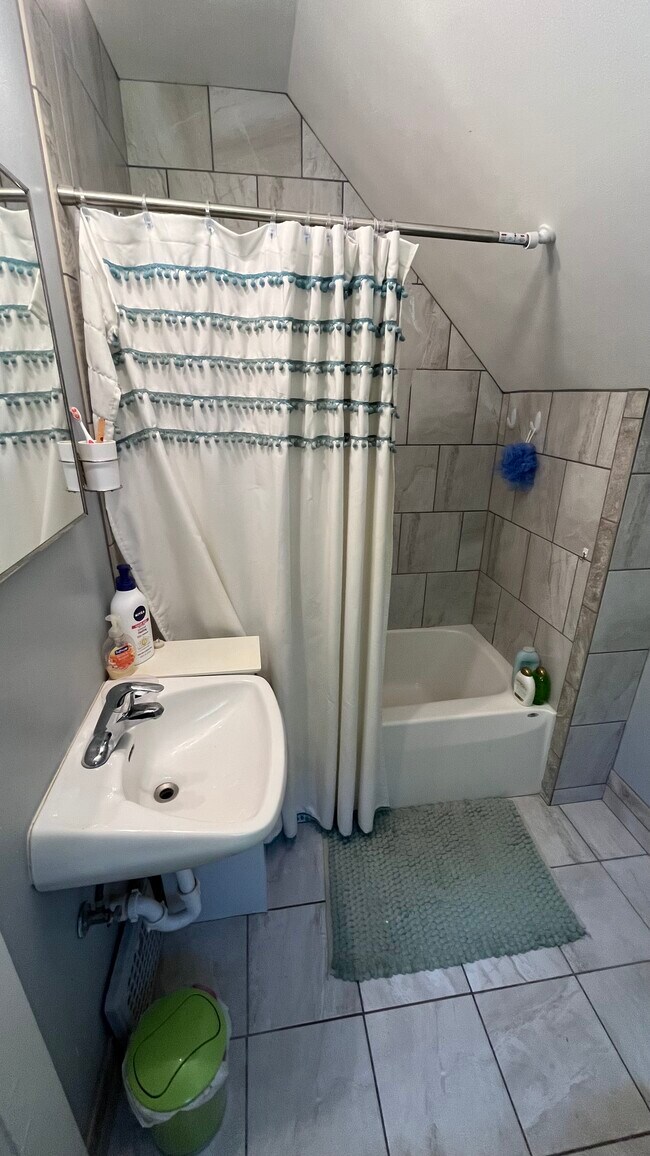 Building Photo - 1338 Jenifer St