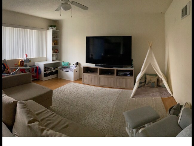 Building Photo - 8220 Vincetta Dr