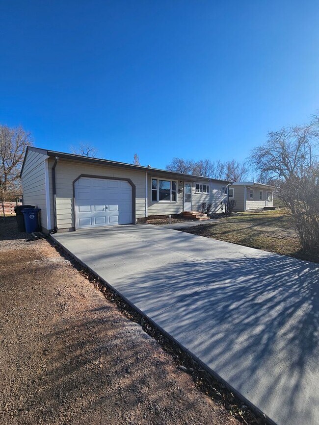 Foto del edificio - 3 BEDROOM | 1 BATH | SINGLE-LEVEL HOME | SOUTH