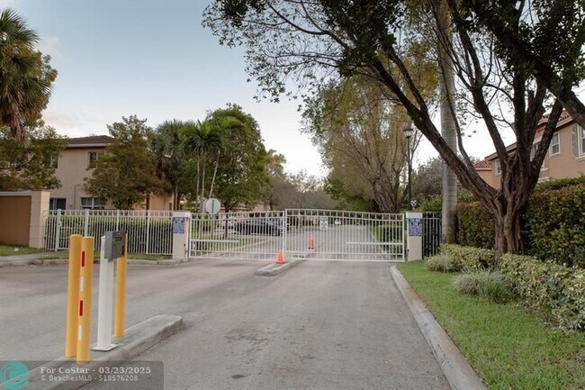 Foto del edificio - 4956 SW 30th Terrace