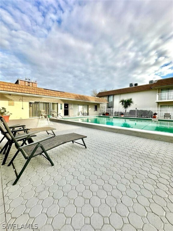 Building Photo - 1830 Maravilla Ave