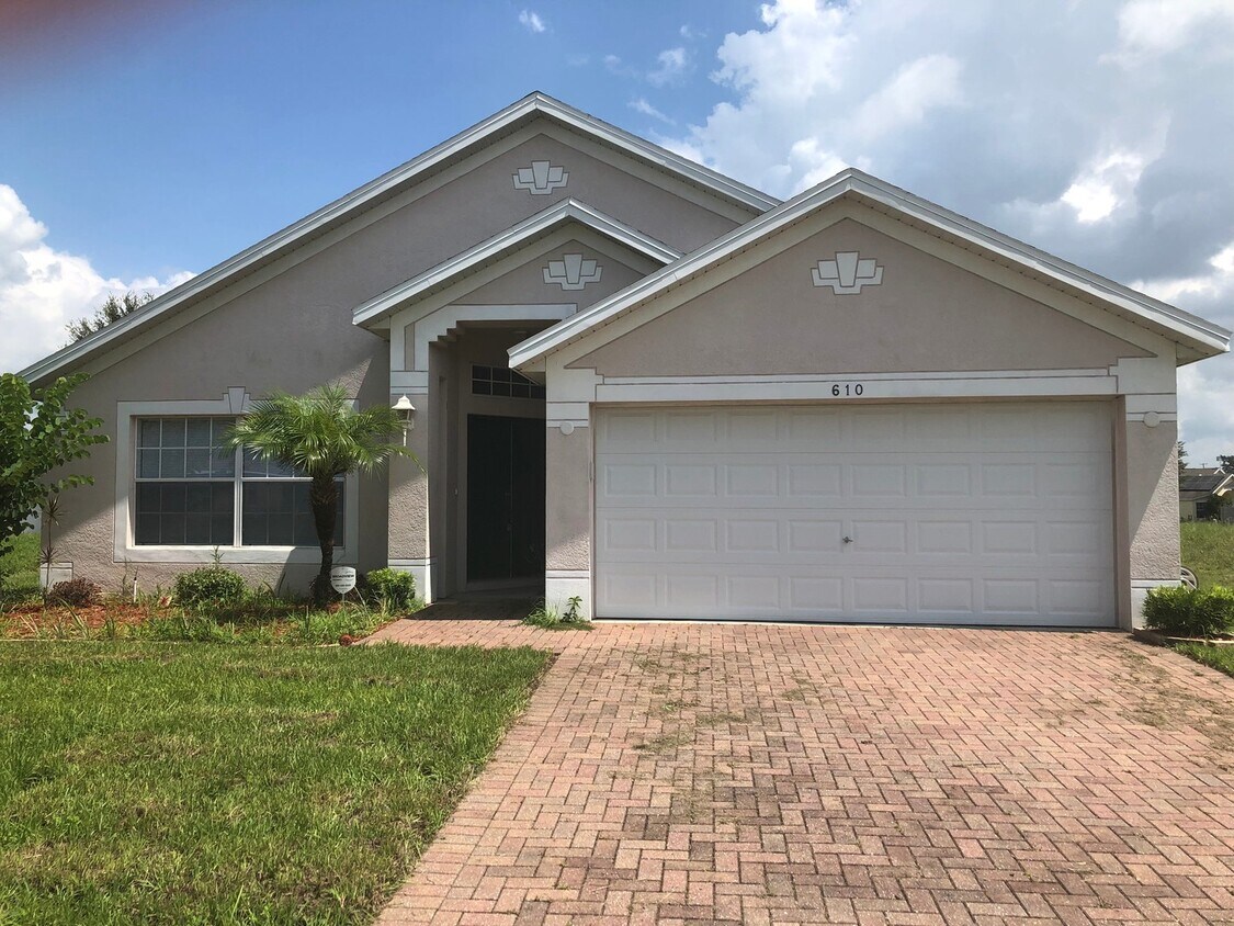 Foto principal - 4-Bedroom 2-Bathroom in Haines City