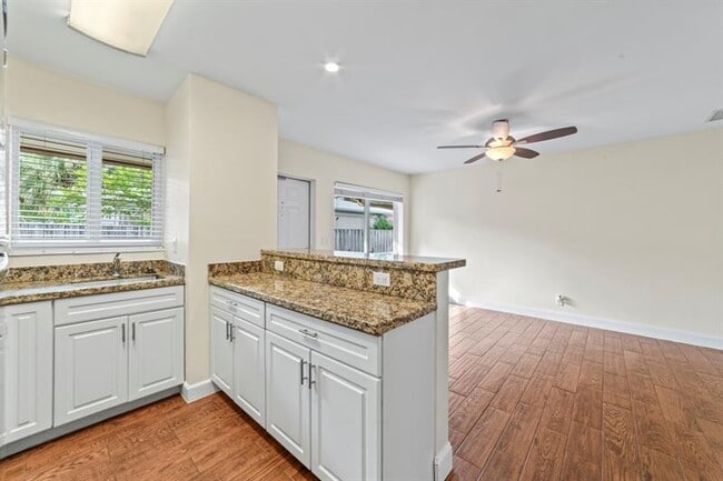 Foto del edificio - 404 SE 16th St