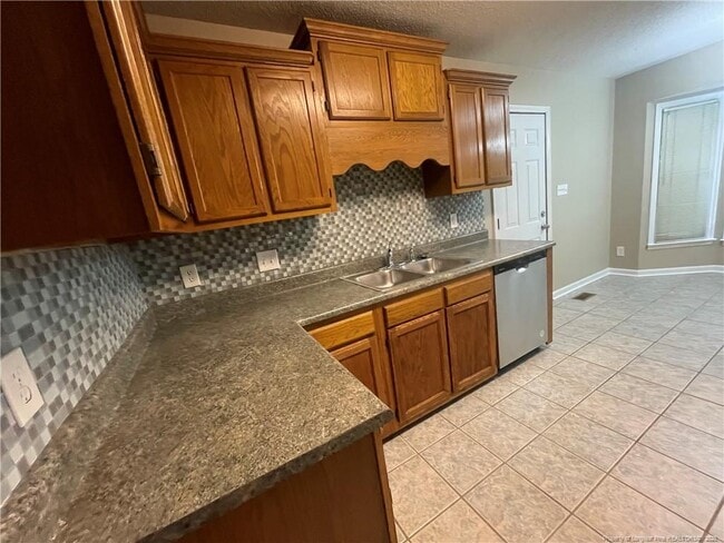 Building Photo - 6160 Lakeway Dr
