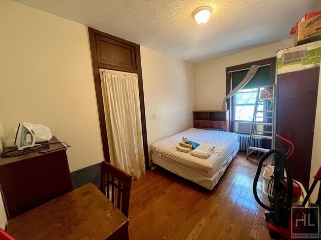 Foto del edificio - 2BR 1BA Brownstone On Stuyvesant Heights Bushwick Border