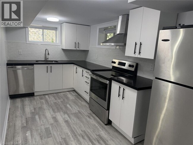 Building Photo - 377 Martin St