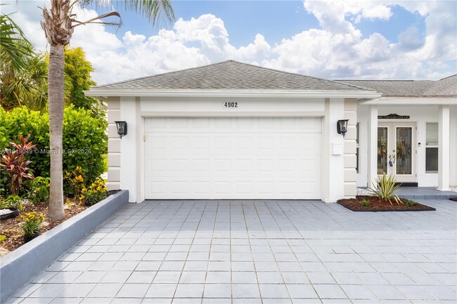 Building Photo - 4902 N Travelers Palm Ln