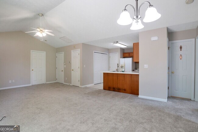 Foto del edificio - 413 Autumn Lake Ct