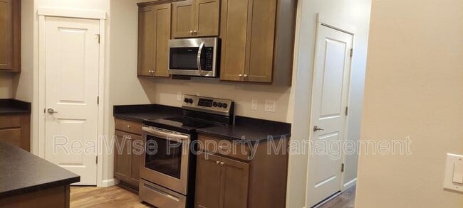 Building Photo - 5905 NE 57th Ave