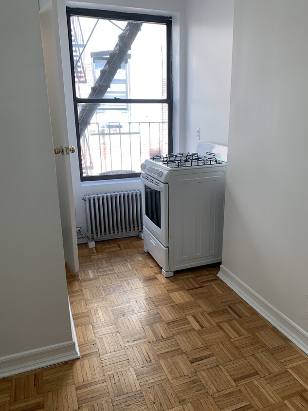Primary Photo - 164 Mott St