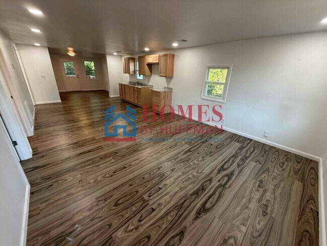 Foto del edificio - Three Bedroom House | Boonville, Indiana