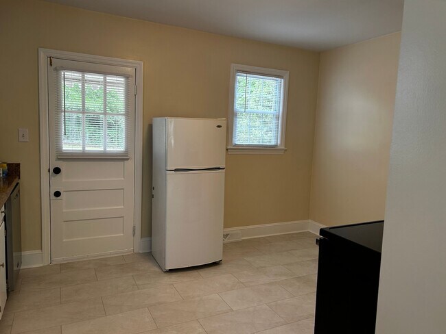 Building Photo - 423 E Radiance Dr
