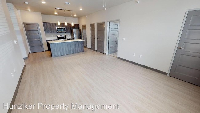 Building Photo - 3315 Aurora