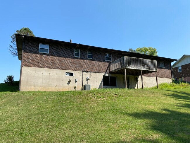 Foto del edificio - 1318 Lexington Dr