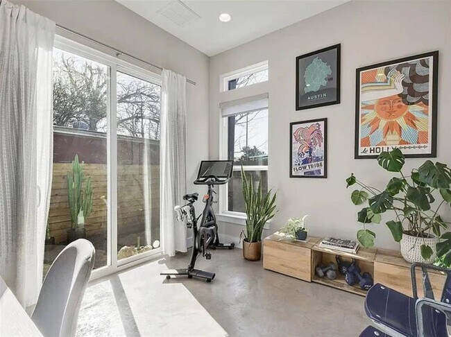 Foto del edificio - 2709 E 3rd St