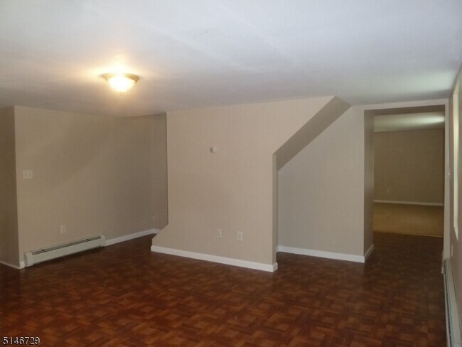 Foto del edificio - 106 Mine Hill Rd
