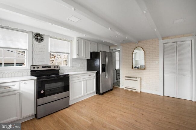 Foto del edificio - 455 Deale Rd