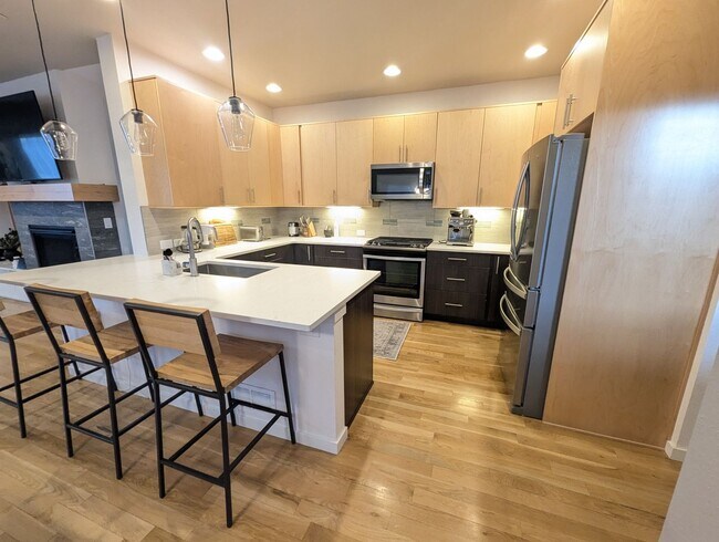 Foto del edificio - Luxury Louisville, Low Maintenance Home - Available NOW!