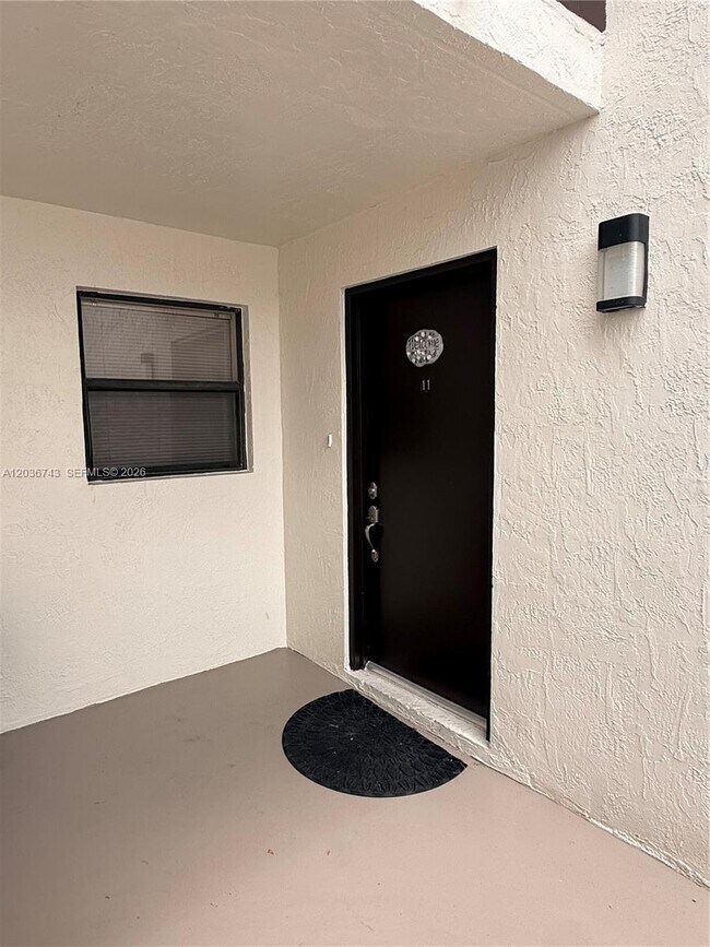 Foto del edificio - 10875 NW 7th St