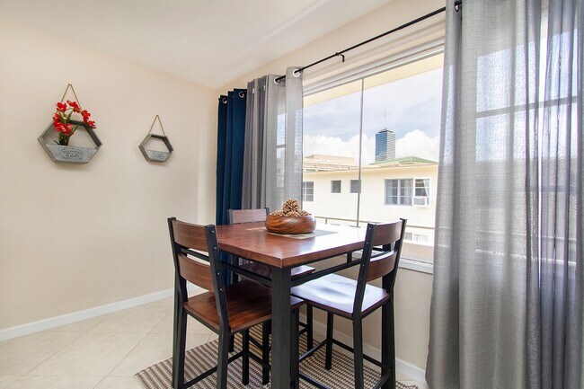 Foto del edificio - Furnished. Waikiki. Window AC.
