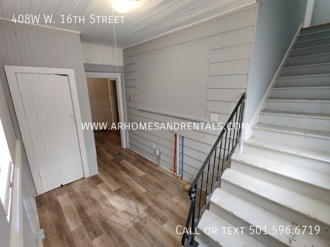 Building Photo - 408W W. 16th Street | $695 | 2 beds, 1 ful...