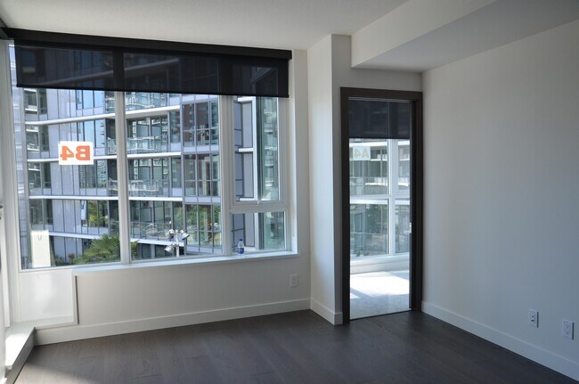 Building Photo - 68 Smithe St
