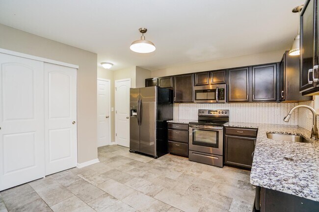 Building Photo - 179 Cottonwood Pl