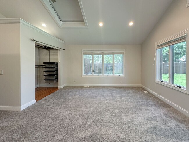 Building Photo - Stylish Grosse Pointe Woods Ranch with EV ...