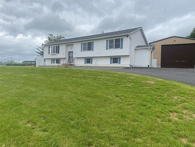 Foto del edificio - 286 Cricket Hill Rd