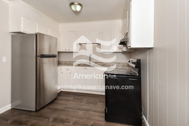 Foto del edificio - 5023 Barrington Dr