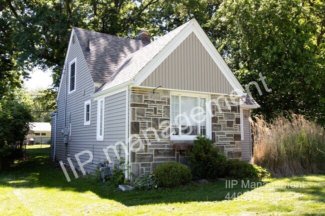 Foto del edificio - Charming 3-Bedroom Home in Mentor, OH