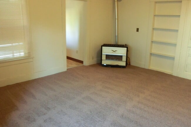 Building Photo - 1 bedroom 1 bath apartment