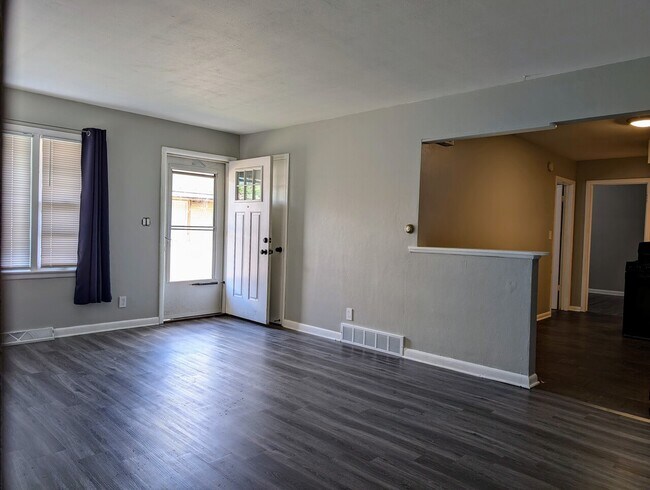 Building Photo - 2707 Canterbury Ln