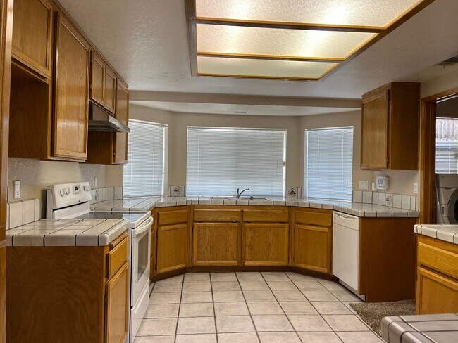 Foto del edificio - Beautiful 3 bedroom 2 bathroom home in Apple Valley Available now!!