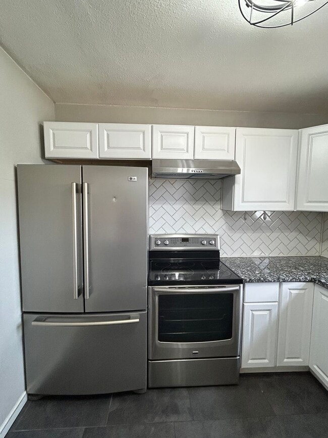 Building Photo - Great 3 bed 2 bath 1 car garage now available