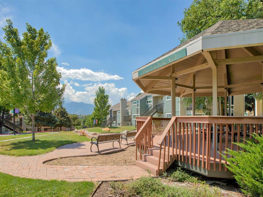 The Knolls at Sweetgrass Apartments in Colorado Springs, CO