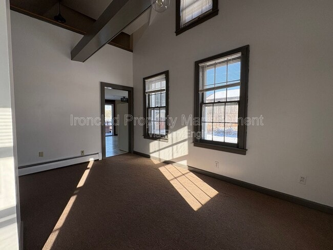 Foto del edificio - 320 Chamberlain Rd