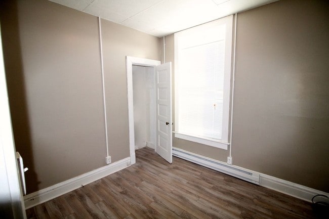 Building Photo - 124 W 13th St