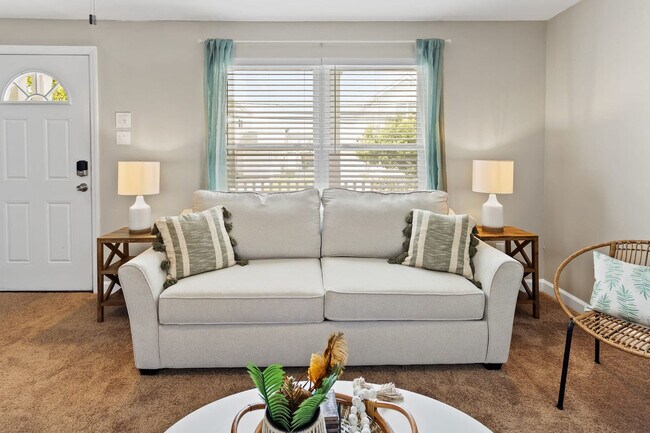 Building Photo - 131 N Vermont Ave