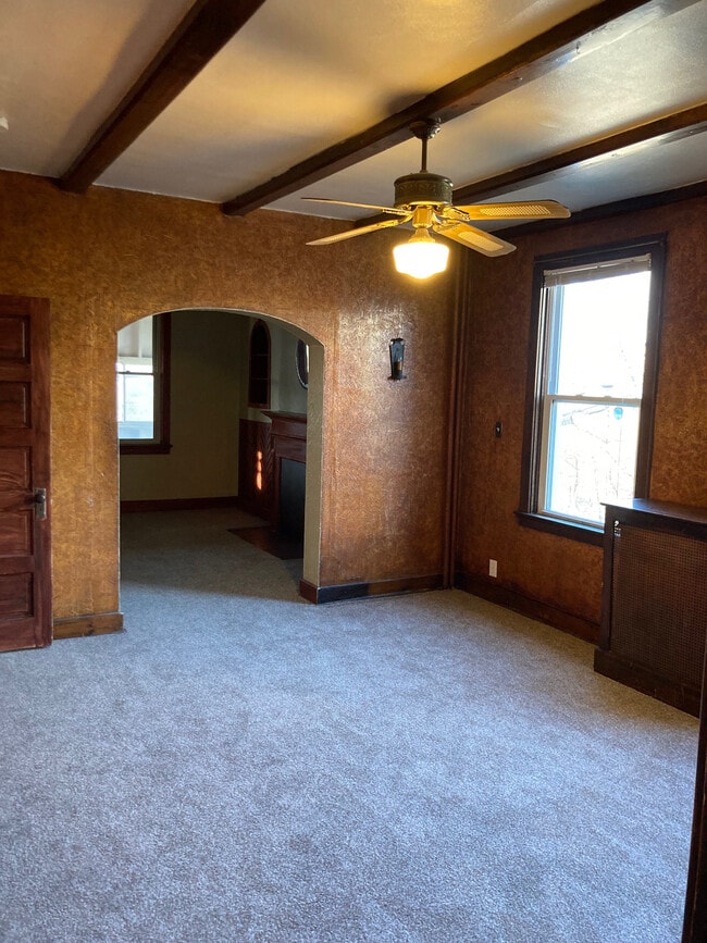 Building Photo - 406 Wabana St