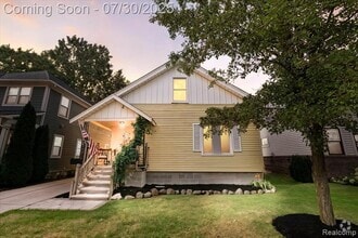 Building Photo - 423 Pingree Blvd