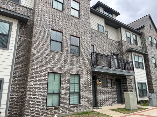 Foto del edificio - SHORT TERM ONLY!! - Northgate Area (Colleg...