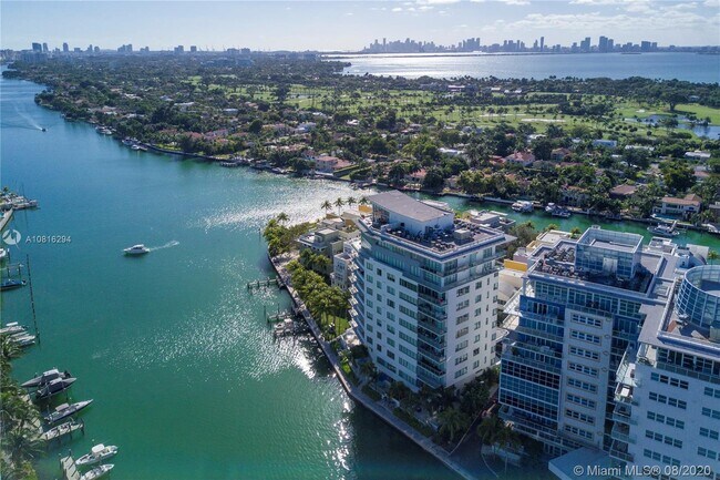 Building Photo - 6101 Aqua Ave
