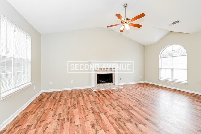 Building Photo - 320 Brookside DR