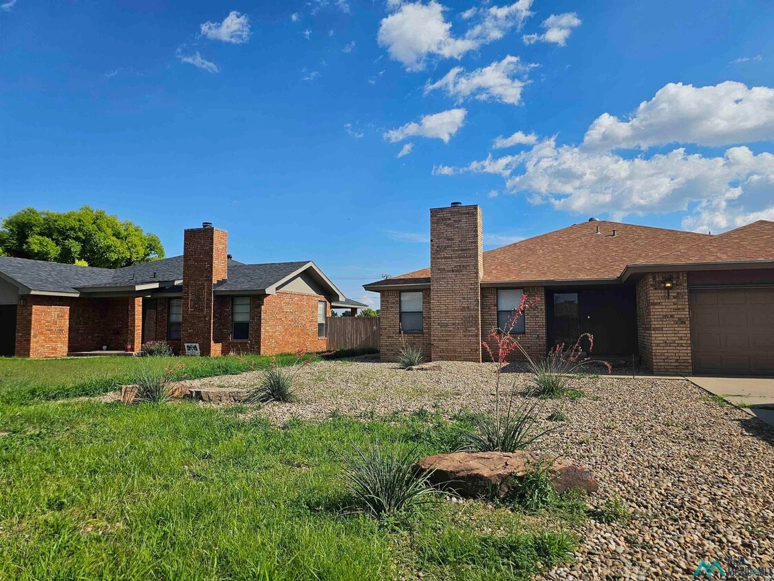 Primary Photo - 3705 Ben Crenshaw Cir