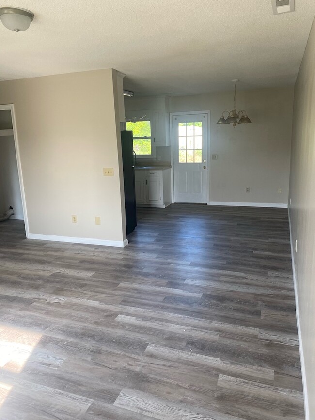 Building Photo - 20 Colts Run Ct