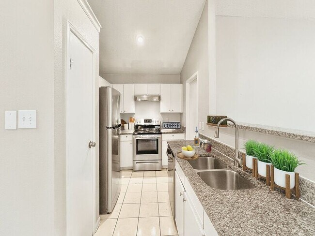 Foto del edificio - 229 Teakwood Ln