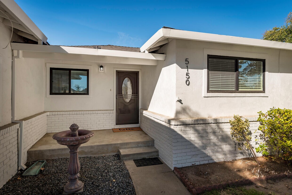Foto principal - 5150 Meyers St