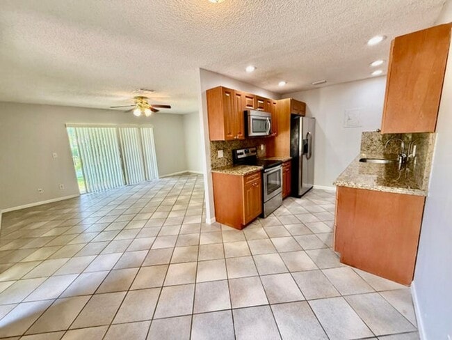 Foto del edificio - 3741 NW 84th Ave